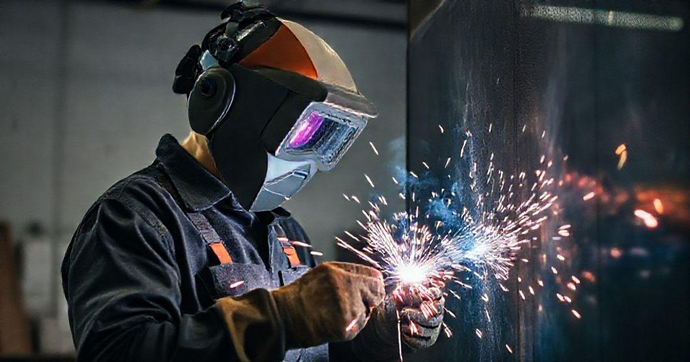 Biombos de Soldagem: Proteção e Eficiência para Projetos Metálicos