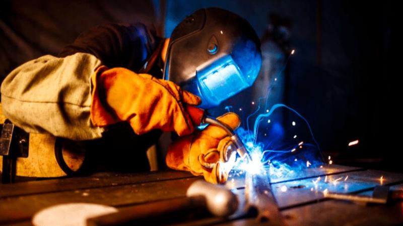 Cortina de solda: como escolher a melhor para segurança e eficiência no trabalho